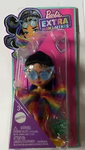 Muñeca Barbie Extra Mini Minis con Rayas Azules Negra Cola de Caballo en Vestido Arco Iris - Imagen 1 de 4