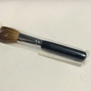 NEW BARE MINERALS ESCENTUALS TAPERED BLUSH BRUSH MAKEUP SEALED AUTHENTIC - Picture 1 of 2