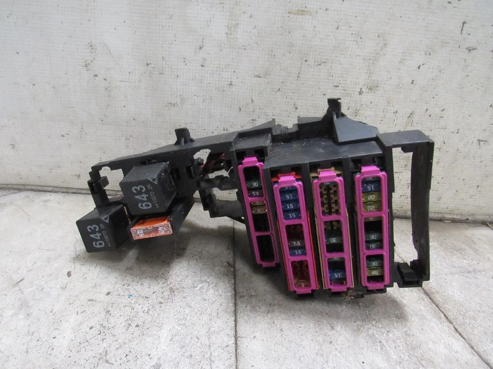 Audi Q5 2011 caja de fusibles cabina 8K0971845 Foto 1 de 2