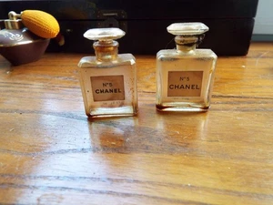 2 Vintage Kanal Nr.5 Mini Flaschen, leer, nicht gereinigt - Bild 1 von 5