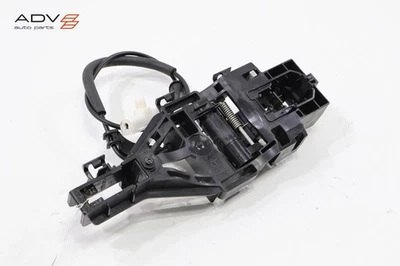 2020-2025 CHRYSLER VOYAGER ЗАДНЯЯ ЛЕВАЯ СТОРОНА РАЗДВИЖНАЯ ДВЕРЬ НАРУЖНАЯ РУЧКА КРОНШТЕЙН OEM - Изображение 1 из 4