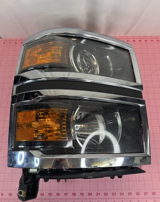 Faro halógeno Chevrolet Silverado 1500 2014 2015 OEM pasajero Foto 1 de 4