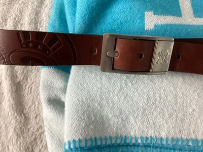 CINTURÓN NEW YORK YANKEES. talla 44 cuero + 2 sombreros Foto 1 de 4