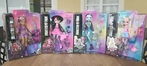 New! Monster High 4 Dolls Set Pets Draculaura Clawdeen Frankie Stein Lagoona Lot - Picture 1 of 2