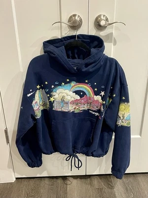 Moletom pulôver Wrangler Barbie JEEP tamanho grande com capuz cênico azul marinho em excelente estado usado - Imagem 1 de 4