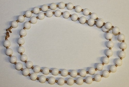 VETEMENTS Collana Filo Perline Lucite Bianca Monet Distanziali Tono Oro 31 Pollici Vintage Firmata