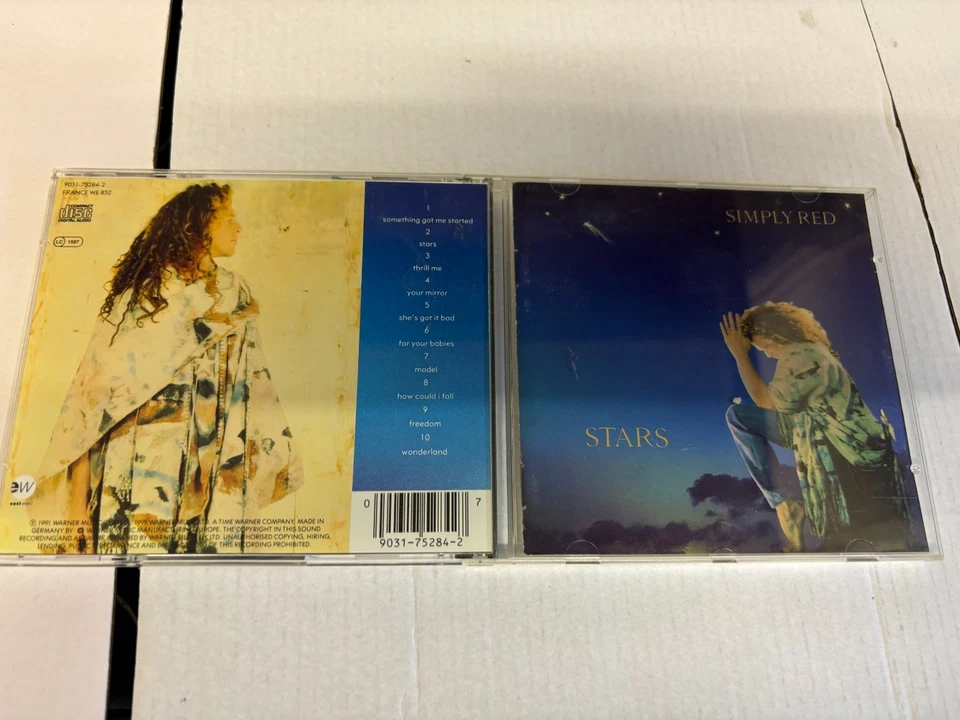 simply red stars cd vgc - Image 1 of 1