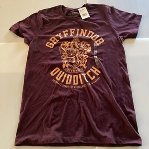 Harry Potter NWT Medium M Gryffindor Quidditch Gold Maroon T-Shirt House - Picture 1 of 7