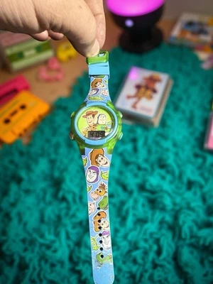 RELOJ PARA NIÑOS DISNEY TOY STORY BUZZ LIGHTYEAR Y WOODY! (funcionando) Foto 1 de 3
