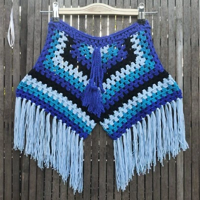 Pantalones cortos de bikini de playa de ganchillo hechos a mano con borla Foto 1 de 4