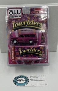 1:64 1965 CHEVROLET SUBURBAN LOWRIDERS AUTO WORLD CHEVY - Picture 1 of 6