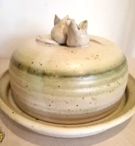 1970s Retro Vintage Mouse Stoneware Studio Pottery Cheese Dish Dome 21 x 13 cm - Picture 1 of 6