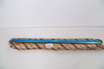 Cinturón de puerta delantera genuino Mopar 2019 2026 Ram resistente a la intemperie exterior derecha 68285778AE Foto 1 de 3