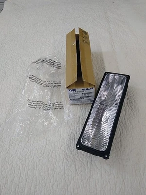 TYC 12-1540-01-1 Front Left Replacement Turn Signal Lamp LH 94-00 Tahoe/Suburban - Image 1 of 3