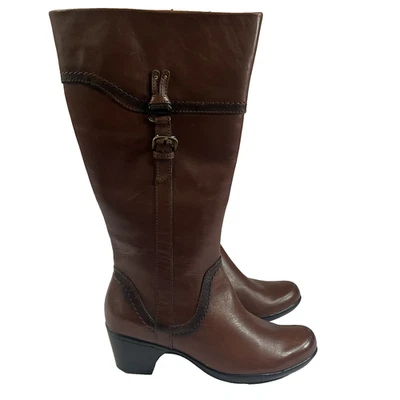 Женские сапоги Clarks Ingalls Vicky 6 цвет коричневый кожа высокий каблук с пряжкой на молнии - Изображение 1 из 4