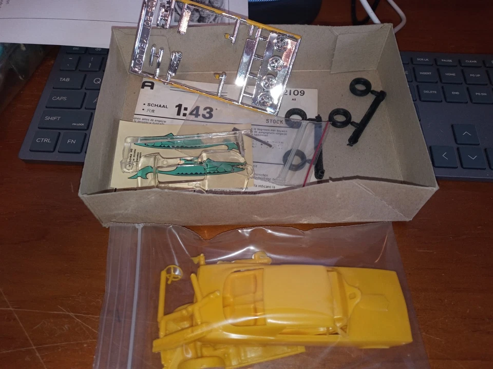 VINTAGE  AMT   1/43  1968? BARRACUDA   MODEL  SNAP KIT NIOB PK-2109 STREET MAGIC - Image 1 of 1