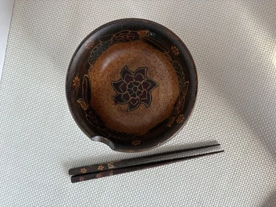 Tazón de madera y palillos hechos en Indonesia Fideos Arroz Bowl Foto 1 de 4