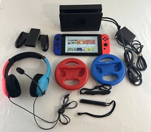 Nintendo Switch (HAC-001-01) con accessori per cuffie cinturini da polso - Testato - Foto 1 di 15