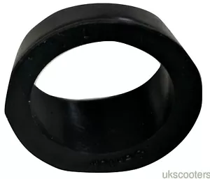 ukscooters VESPA IGNITION LOCK SURROUND GROMMET BLACK RUBBER PX LML - Picture 1 of 2