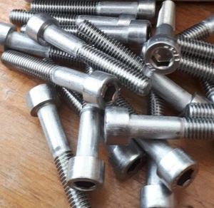 M6 - 6mm X 40mm Stainless Steel Allen Bolts - Cap Head Screws A2 ( PACKS 10 ) - Picture 1 of 21