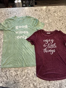(2) T-Shirts von Maurices Damen Gr. XS - Bild 1 von 4