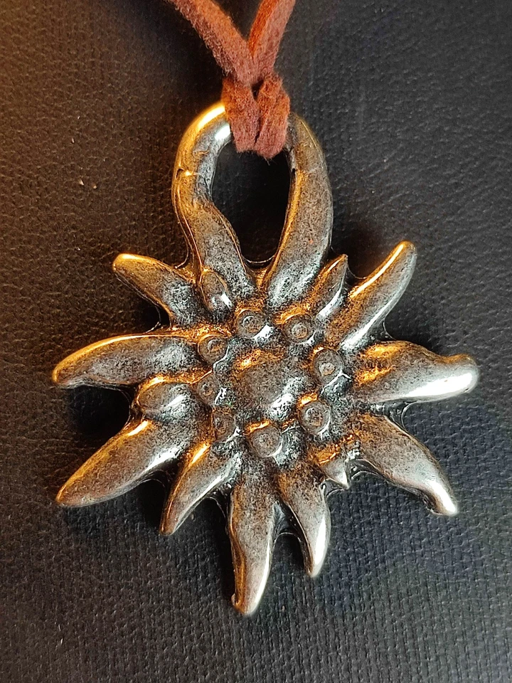 Oktoberfest Halskette Edelweiß am 60 Cm Band Handarbeit Trachtenschmuck ca 4 Cm - Bild 1 von 1