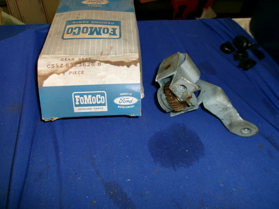 1965 ford thunderbird gear nos convertible  top window  c5sz-6323626-b - Image 1 of 1
