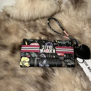 NWT Steve Madden Bkrissy Logo Trifold Wristlet - Black Floral - Picture 1 of 4