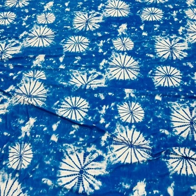 Tela de spandex abstracta tie dye azul y blanco 4 vías elástica por yarda para trajes de baño Foto 1 de 4