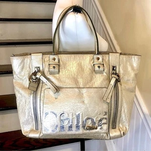 Bolso de hombro CHLOE Eclipse de gran tamaño marfil metálico con bolsillos exteriores con cremallera - Imagen 1 de 17