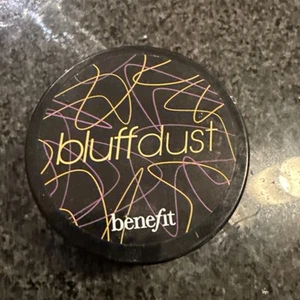Polvo suelto translúcido Benefit Bluffdust 0,50 oz “Nuevo stock antiguo descontinuado” - Imagen 1 de 5