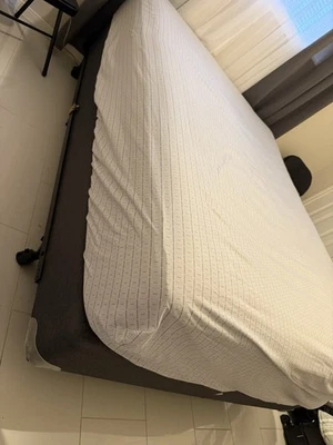 Bed Queen With Mattress - Image 1 of 4