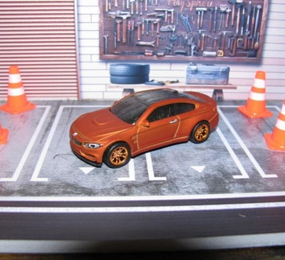 BMW M4 2014 Hot Wheels Multipack exclusivo naranja, con cambio de rueda de pilotos reales Foto 1 de 4