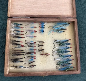 Caja de madera para moscas Richard Wheatley de colección con selección de 50 moscas húmedas de trucha marina - Imagen 1 de 3