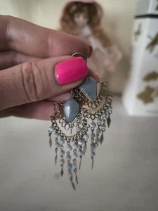 Boho-Ohrringe mit grauem Achat und Perlen – handgearbeitetes Design - Neu - Bild 1 von 2