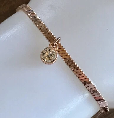 Pulsera de cadena con dije de diamantes de imitación tono oro rosa GUESS Foto 1 de 4