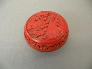 Deckel-Dose, China 1986, geschnitzt, Lack, blaues Emaille innen, 4,5 cm hoch - Bild 1 von 5