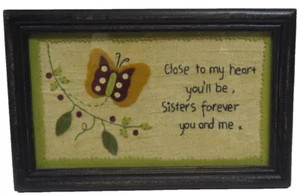 Cuadro cosido a mano de colección Sisters Forever con apliques marco de madera cubierta de vidrio nuevo de stock - Imagen 1 de 12