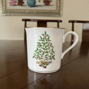 1 Lenox Snow Holly Tree Gold Christmas Mug - Picture 1 of 9