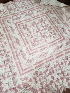 Vintage Quilt Patchwork Handmade Shabby Chic Cottage Core Floral Pink Scalloped  - Picture 1 of 18