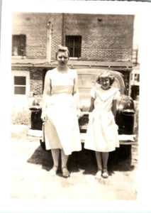 Vintage Photo 1940s, Mother & Daughter Dressed up Downtown w/ Car 3.5x2.5, B&W - Picture 1 of 2