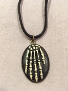 Skelett Hand Anhänger Gothic Halskette mit Seil an Kordel KOSTENLOSER US-Versand - NEU - Bild 1 von 5