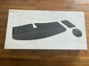 Microsoft Sculpt Ergonomic Keyboard Model 1559, ohne Dongle - mit Ständer und Tastatur - Bild 1 von 9