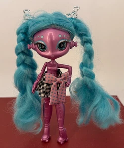 MGA 2012 ☆ Novi Stars ☆ Mae Tallick [ Talking ] -  Alien Fashion Doll - Picture 1 of 5