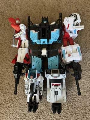 Takara Transformers Unite Warriors Guardian Defensor в комплекте - Изображение 1 из 4