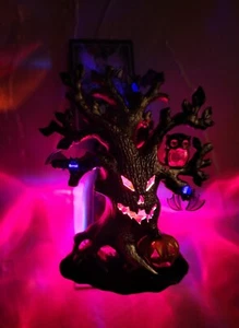 Bath & Body Works SPOOKY HALLOWEEN MONSTER TREE Nightlight Wallflower Plug - Imagen 1 de 3