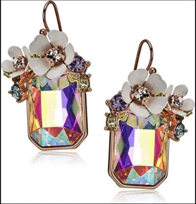 Pendientes colgantes de piedra con racimo de flores Betsey Johnson vendedor de Estados Unidos Foto 1 de 4