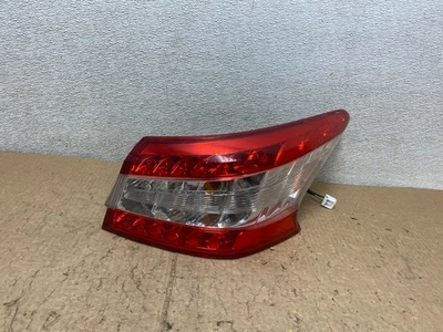 Luz trasera lateral derecha Nissan Sentra 2013 2014 2015 V4408 DW Foto 1 de 4