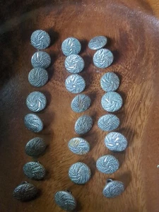 24 botones antiguos victorianos de vástago de acero con patrón Starburst - Imagen 1 de 10