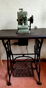 Pelznähmaschine, Nähmaschine mit Motor und Tisch, Kettelmaschine für Schuhmacher - Bild 1 von 3